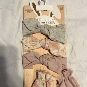 NWT Newborn Headbad&Mitten Set
